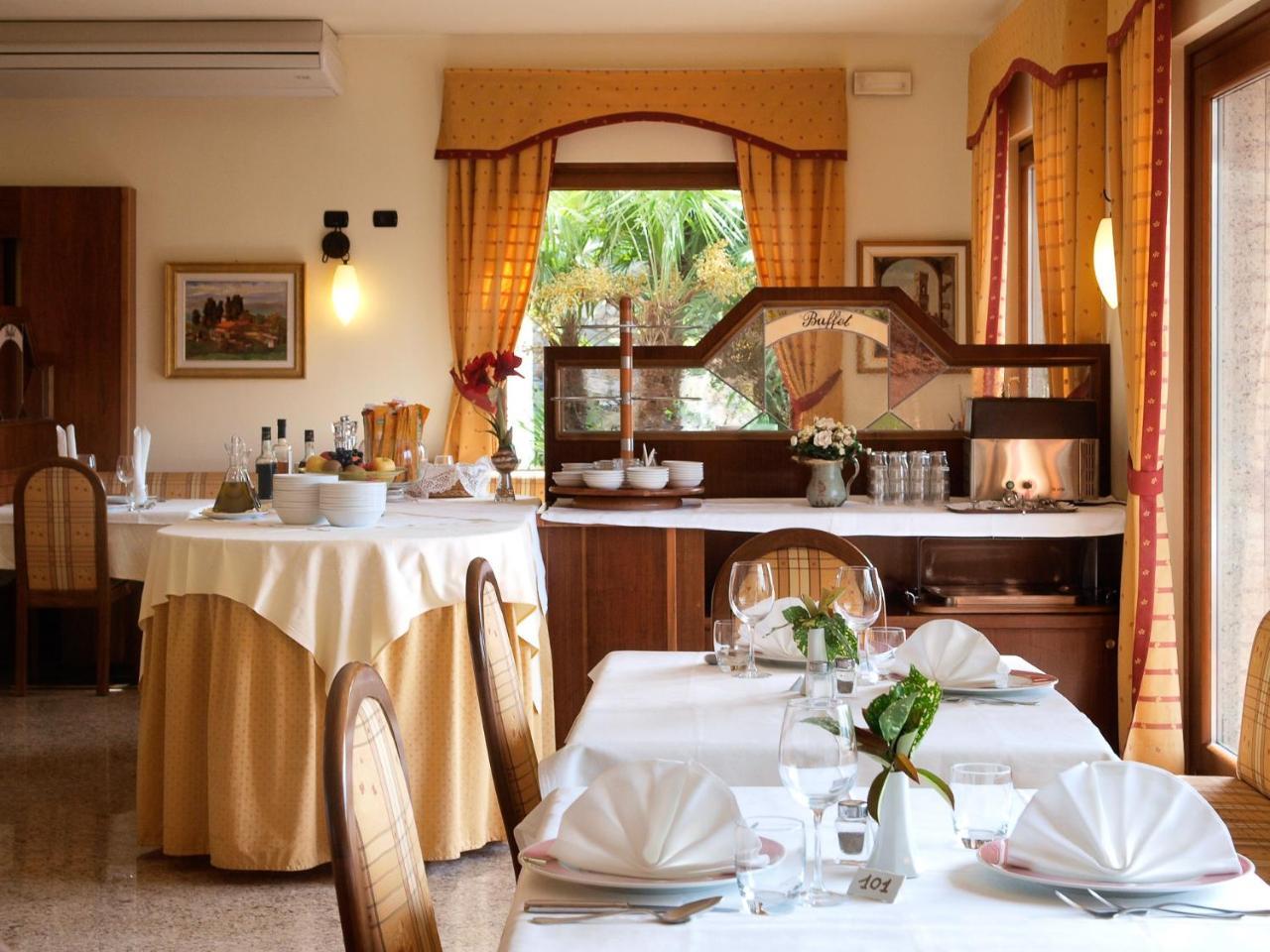Hotel Bellavista Malcesine Bagian luar foto